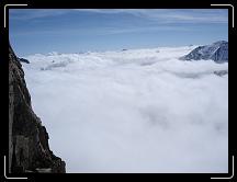 27-04-2008 10:40:17 - Pic de Rochebrune et Mont Viso émergent de la mer de nuages