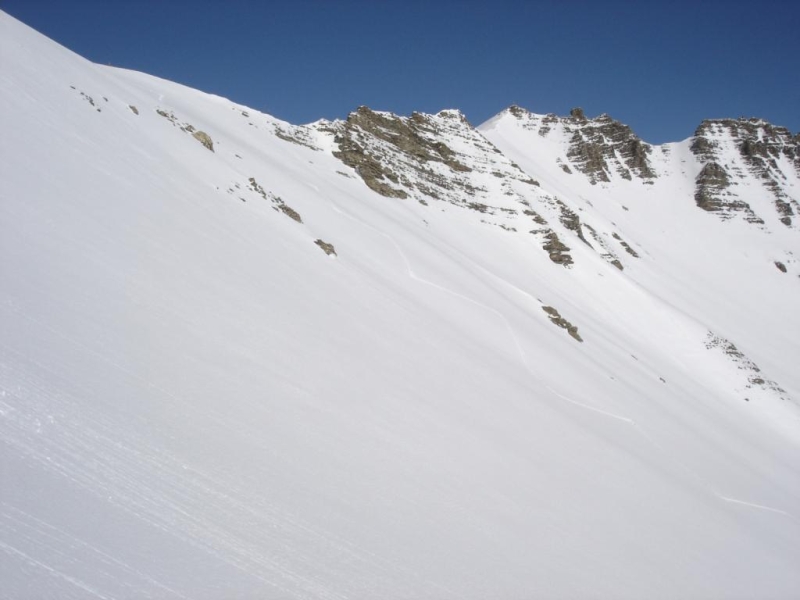 DSC02117 La trace de monte sous la crte.