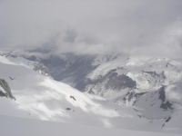DSC02332 Arriv au col de la Montagne Haute, sous le Mourrefroid, je dcouvre la longue valle de Prapic.